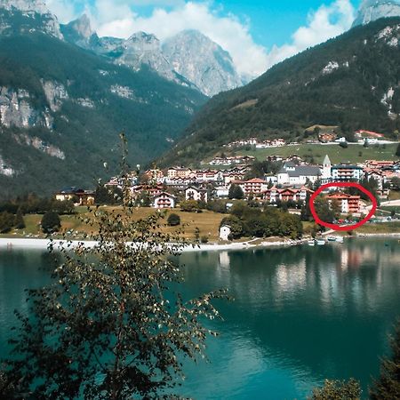 Attico Con Vista Sul Lago E Montagne A Molveno Buitenkant foto